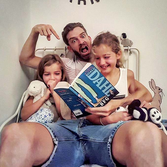 Πατέρας 4 κοριτσιών κατακτά το Instagram με τις τρελές φωτογραφίες της καθημερινότητας του (23)