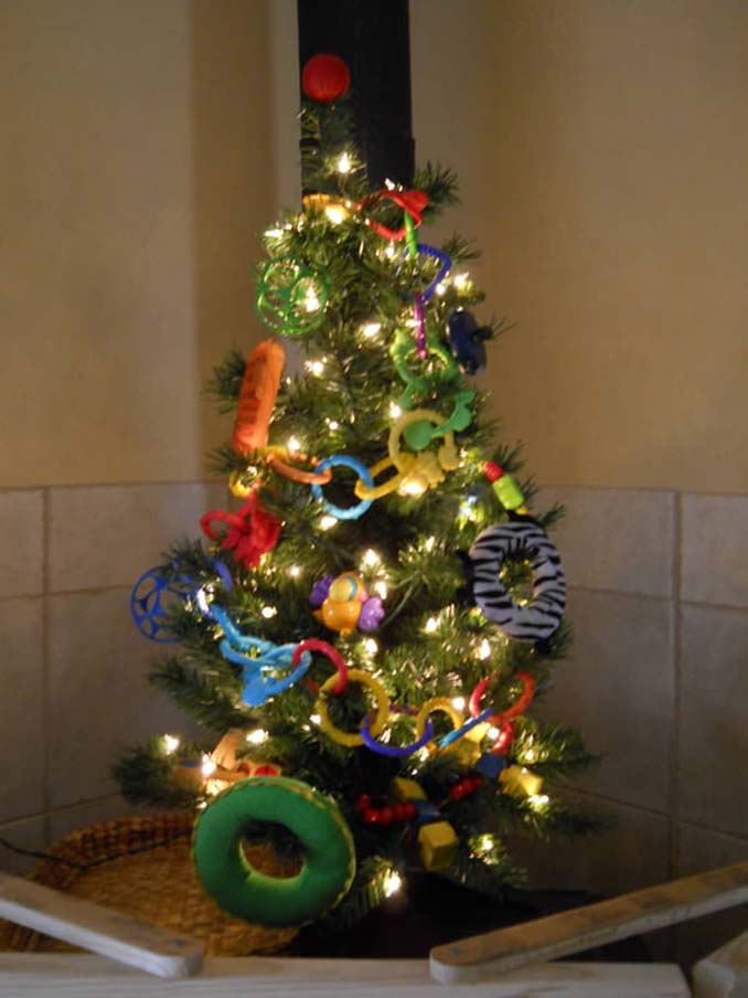 Χριστουγεννιάτικα δένδρα που σχεδιάστηκαν για να αντέξουν από παιδιά και κατοικίδια (5)