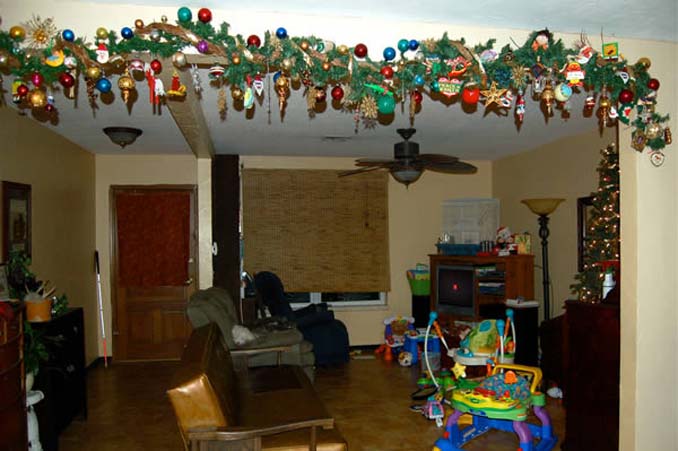 Χριστουγεννιάτικα δένδρα που σχεδιάστηκαν για να αντέξουν από παιδιά και κατοικίδια (9)