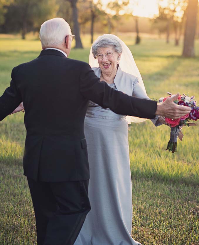 Ζευγάρι περίμενε 70 χρόνια για να κάνει τη γαμήλια φωτογράφηση του (2)