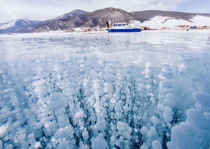 Ένας μαγευτικός περίπατος στην παγωμένη λίμνη Βαϊκάλη (13)