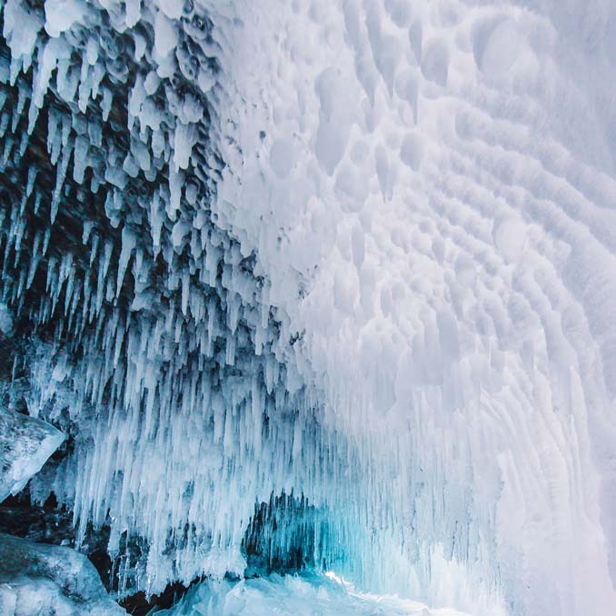 Ένας μαγευτικός περίπατος στην παγωμένη λίμνη Βαϊκάλη (16)