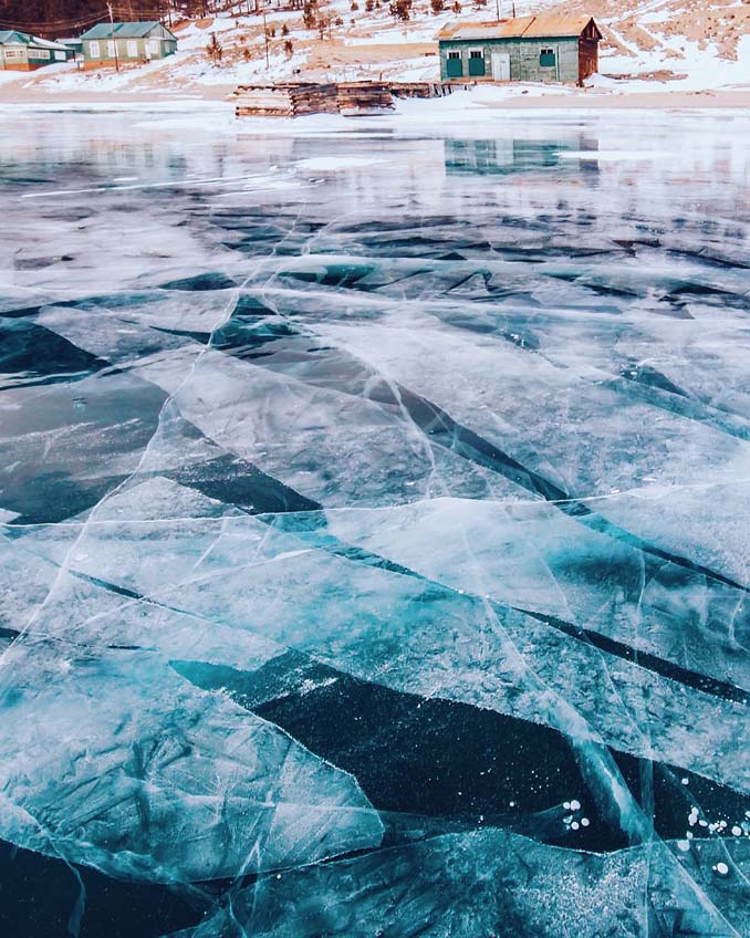 Ένας μαγευτικός περίπατος στην παγωμένη λίμνη Βαϊκάλη (19)