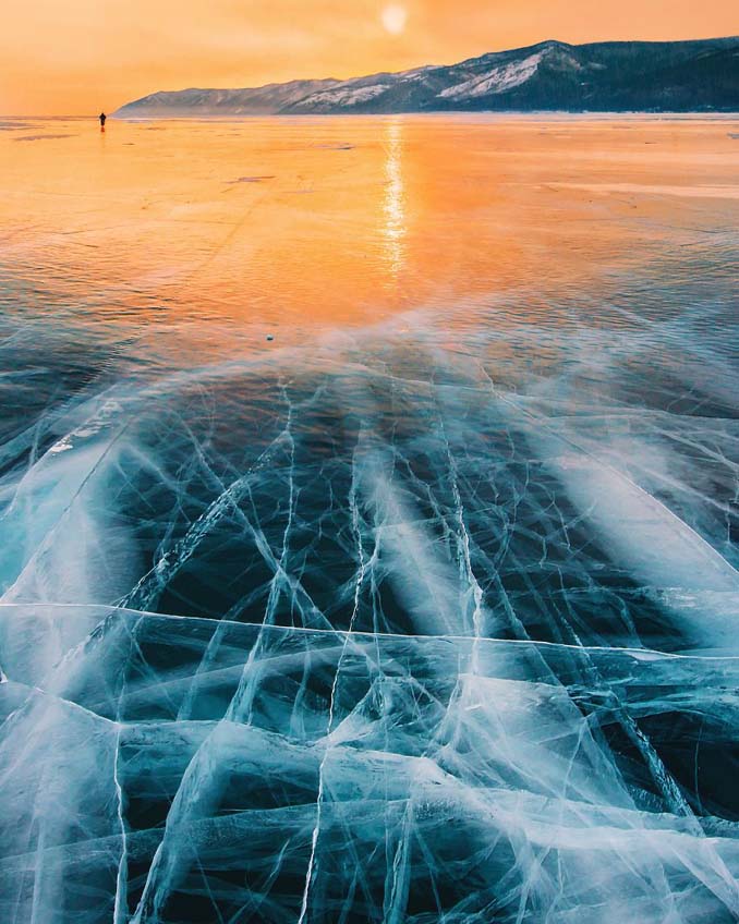 Ένας μαγευτικός περίπατος στην παγωμένη λίμνη Βαϊκάλη (21)