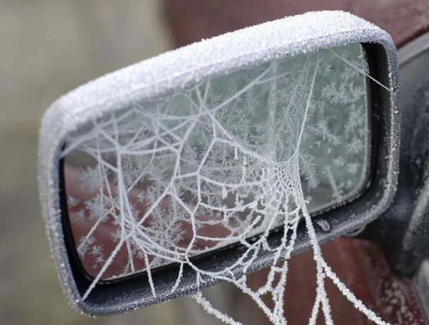 Όταν ο πάγος δημιουργεί απίστευτη τέχνη πάνω σε αυτοκίνητα (2)