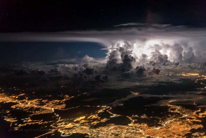 Πιλότος απαθανατίζει τέλειες καταιγίδες από το πιλοτήριο του αεροπλάνου (1)