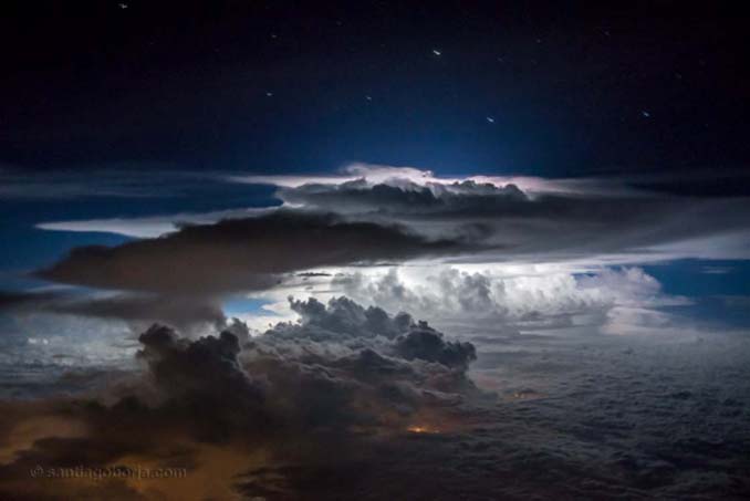 Πιλότος απαθανατίζει τέλειες καταιγίδες από το πιλοτήριο του αεροπλάνου (5)