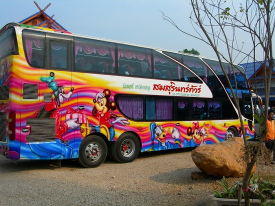 Δημιουργικές ζωγραφιές σε λεωφορεία