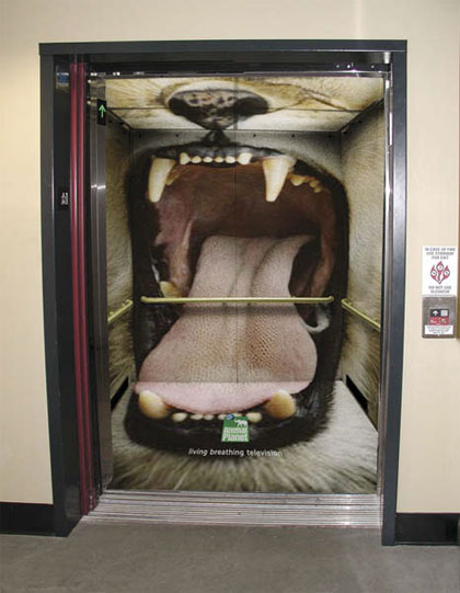 Παράξενες διαφημίσεις σε ασανσέρ