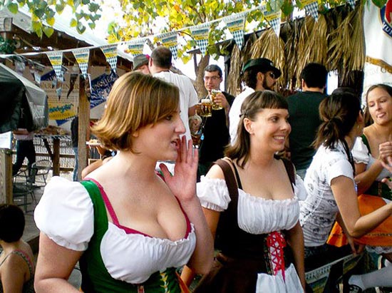 Oktoberfest 2009 Babes