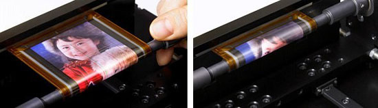 Εύκαμπτη OLED οθόνη που τυλίγεται γύρω από στυλό