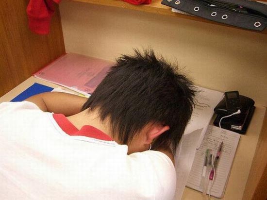 Φοιτητές που κοιμούνται στις βιβλιοθήκες (19)