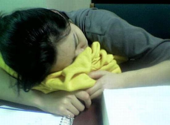 Φοιτητές που κοιμούνται στις βιβλιοθήκες (17)