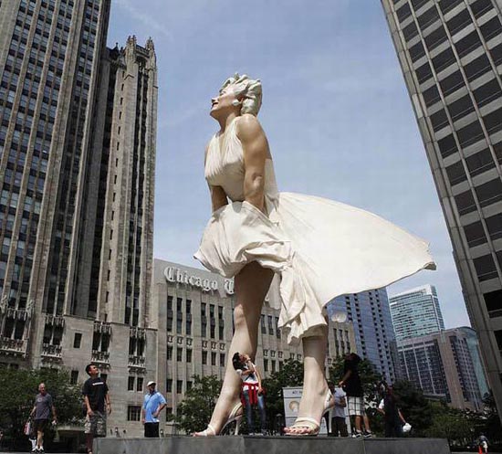 Γιγαντιαίο γλυπτό Marilyn Monroe στο Σικάγο (2)