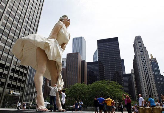 Γιγαντιαίο γλυπτό Marilyn Monroe στο Σικάγο (6)
