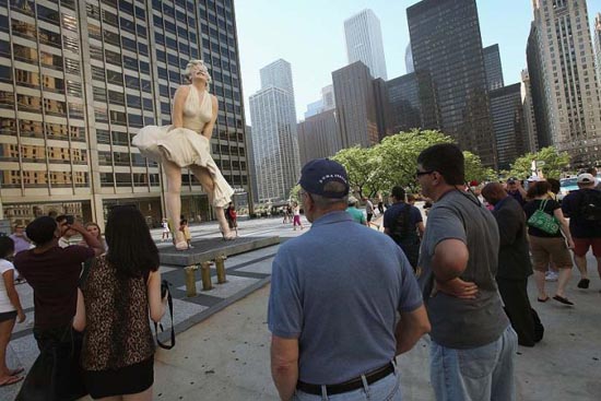 Γιγαντιαίο γλυπτό Marilyn Monroe στο Σικάγο (4)
