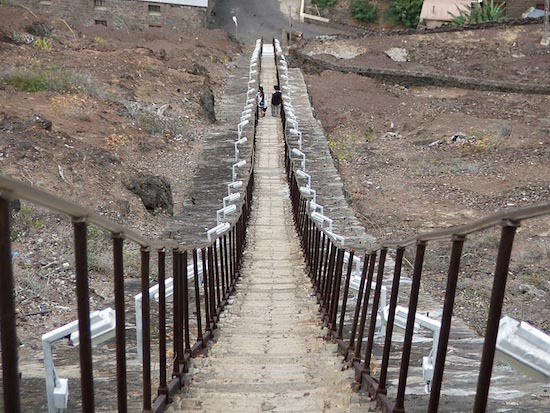 Η μακρύτερη ευθεία σκάλα στον κόσμο | Otherside.gr (4)