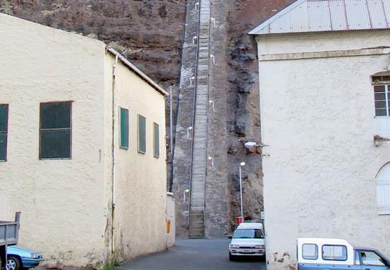 Η μακρύτερη ευθεία σκάλα στον κόσμο | Otherside.gr (5)