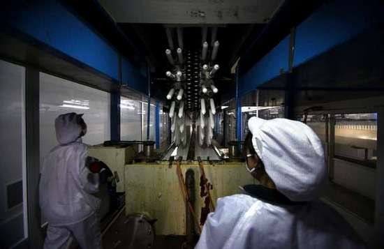 Φωτογραφίες από εργοστάσιο παραγωγής προφυλακτικών (14)