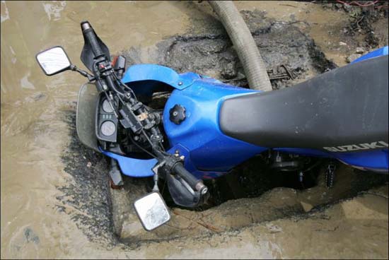Αναπάντεχο ατύχημα με μοτοσικλέτα (6)