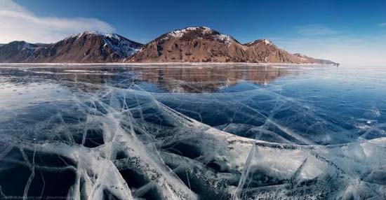 Παγωμένη λίμνη Baikal στη Σιβηρία (3)