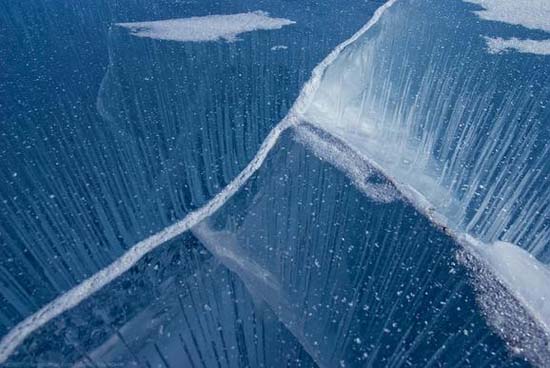 Παγωμένη λίμνη Baikal στη Σιβηρία (10)
