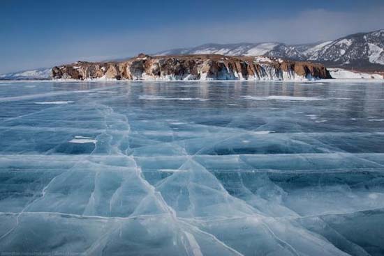 Παγωμένη λίμνη Baikal στη Σιβηρία (14)