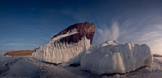 Παγωμένη λίμνη Baikal στη Σιβηρία (18)