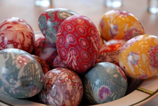 Βάψτε τα πασχαλινά αβγά χρησιμοποιώντας... γραβάτες! (24)