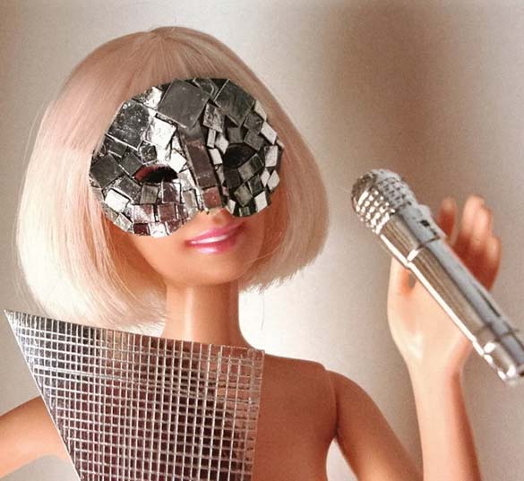 Όταν η Barbie συνάντησε την Lady Gaga (2)