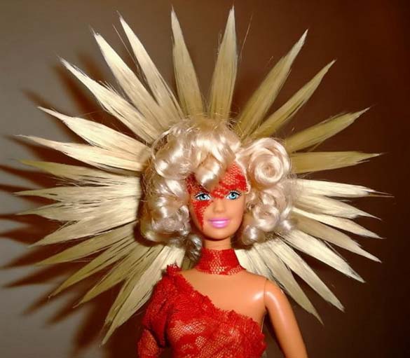 Όταν η Barbie συνάντησε την Lady Gaga (4)