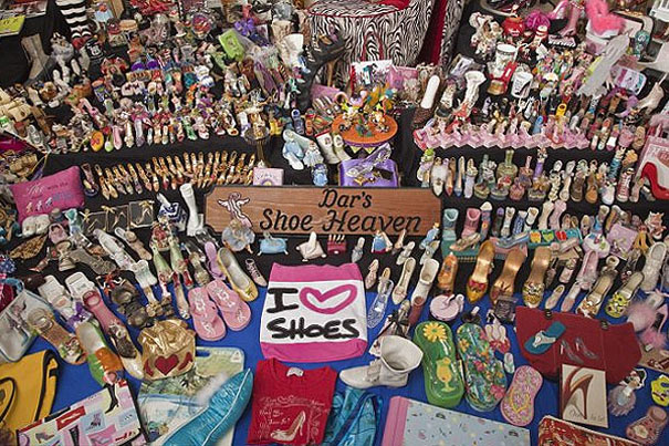 Darlene Flynn:Η lady των παπουτσιών έχει στην κατοχή της 16.400 παπούτσια!! (2)