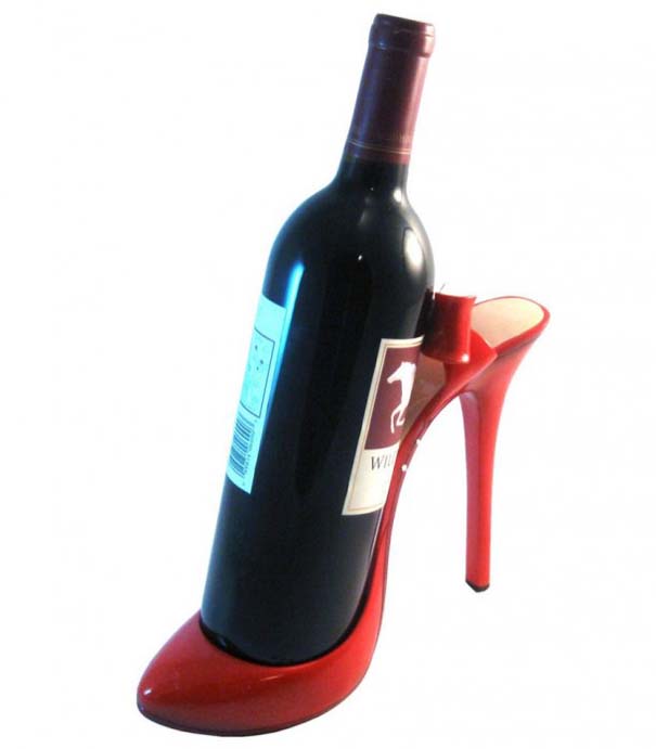 Πως να ανοίξετε ένα μπουκάλι κρασί με το παπούτσι σας (1)