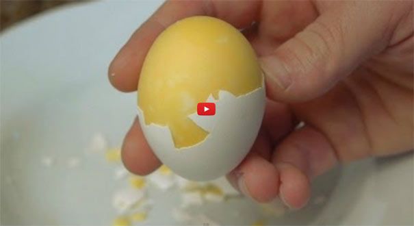 Πως να κάνετε ένα αυγό ομελέτα μέσα στο κέλυφος του