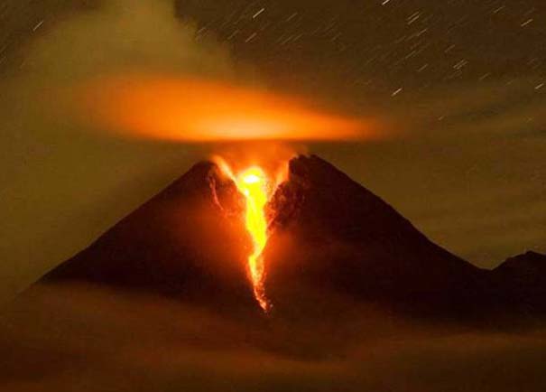 Φωτογραφίες από εκρήξεις ηφαιστείων που προκαλούν δέος (13)