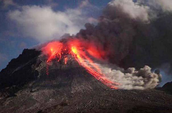 Φωτογραφίες από εκρήξεις ηφαιστείων που προκαλούν δέος (16)