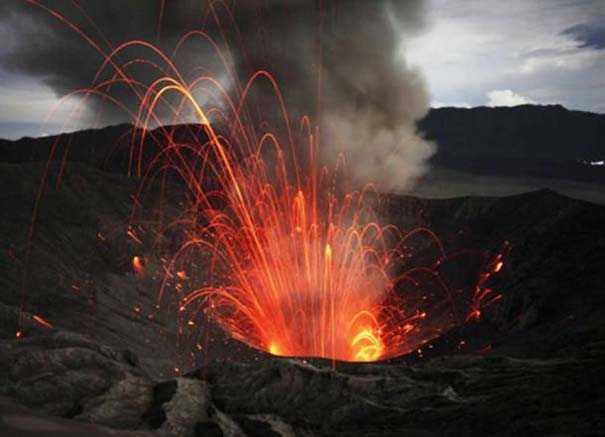 Φωτογραφίες από εκρήξεις ηφαιστείων που προκαλούν δέος (17)