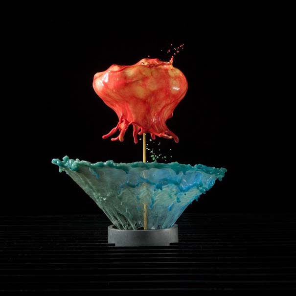 Καλλιτέχνης δημιουργεί λουλούδια από παφλασμούς χρωματισμένου νερού (9)