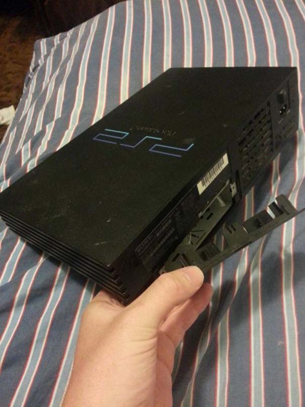 Το μεταχειρισμένο Playstation 2 που αγόρασε περιείχε μια έκπληξη (2)