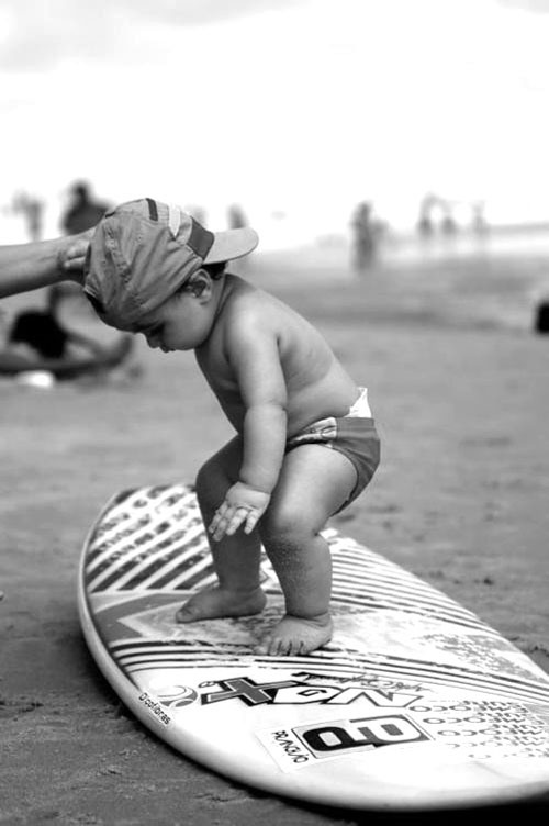 Ένας surfer γεννιέται | Φωτογραφία της ημέρας