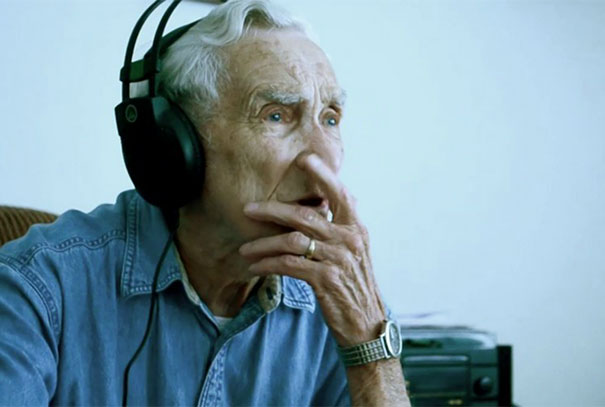 96χρονος έγραψε τραγούδι για την επί 73 χρόνια σύζυγο του