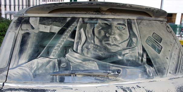 Έργα τέχνης σε σκονισμένα αυτοκίνητα (14)
