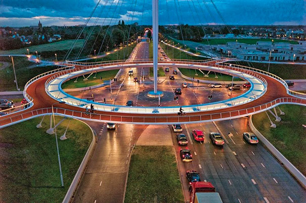 Εκπληκτική κυκλική γέφυρα στην Ολλανδία αποκλειστικά για ποδηλάτες
