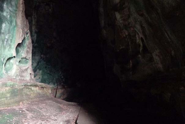 Τι υπάρχει μέσα σε αυτή τη σπηλιά; (1)