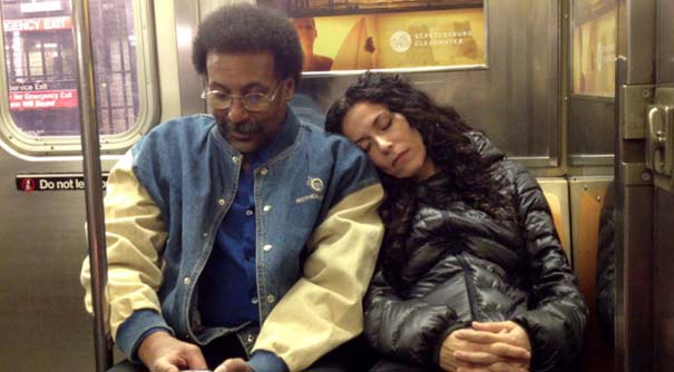 Απίθανες αντιδράσεις επιβατών του μετρό, όταν μια άγνωστη κοιμάται στον ώμο τους (19)
