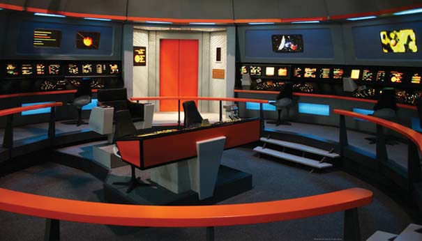 Λάτρης του Star Trek μετέτρεψε το υπόγειο της σε USS Enterprise (1)