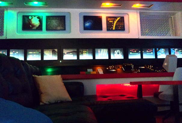 Λάτρης του Star Trek μετέτρεψε το υπόγειο της σε USS Enterprise (5)