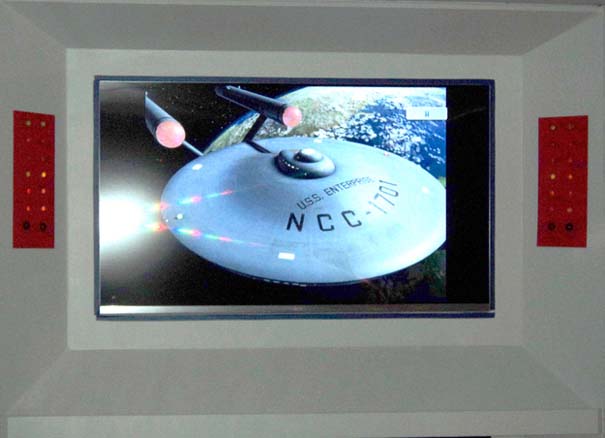 Λάτρης του Star Trek μετέτρεψε το υπόγειο της σε USS Enterprise (7)