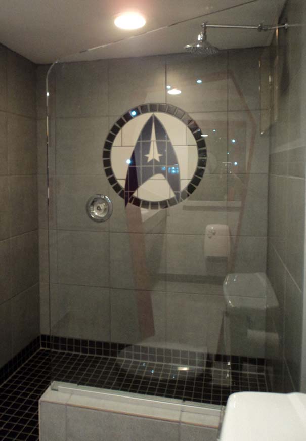 Λάτρης του Star Trek μετέτρεψε το υπόγειο της σε USS Enterprise (14)