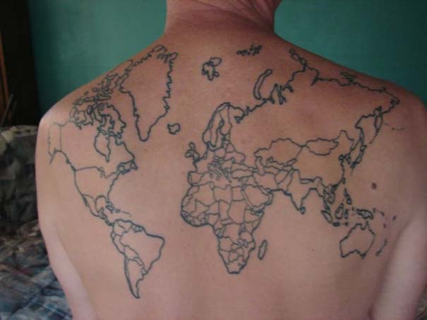 Τατουάζ στην πλάτη με χάρτη των ταξιδιών του (1)
